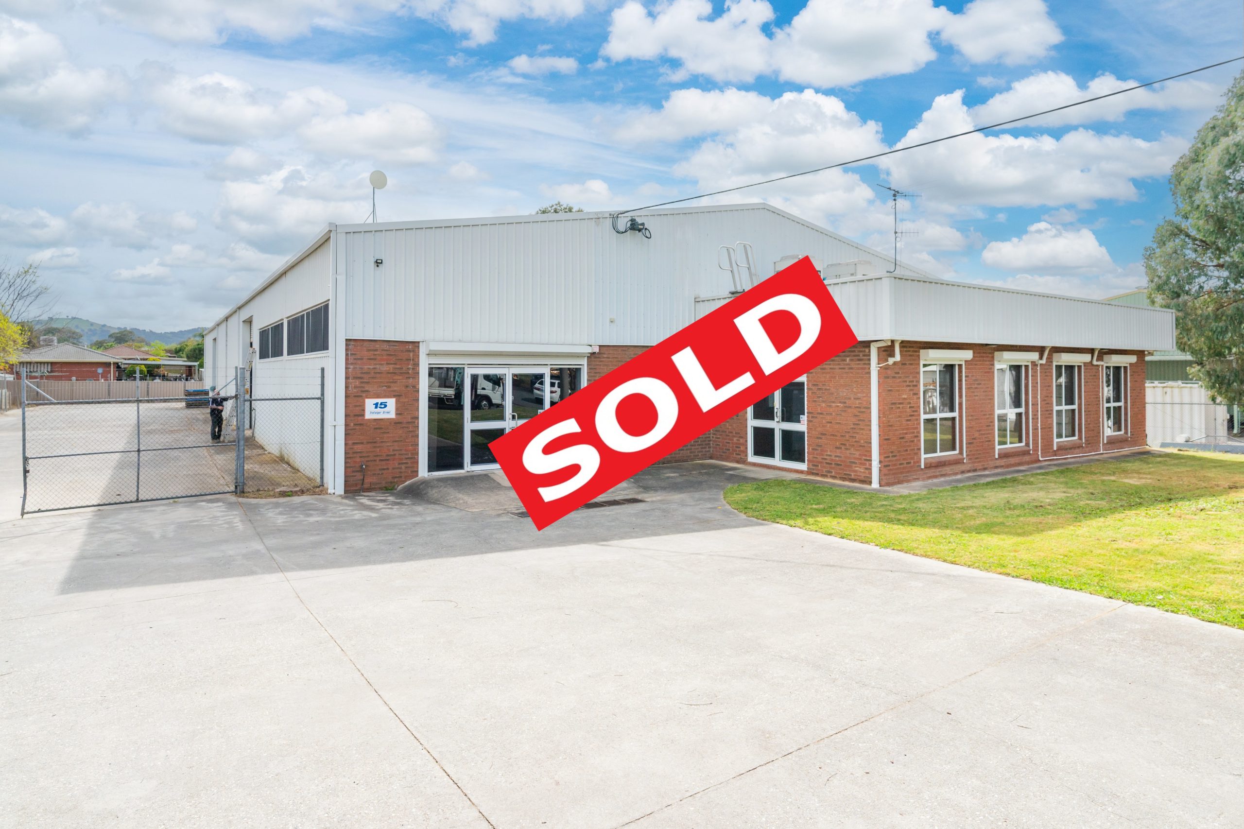 Wodonga industrial property owned by Hume Bank fetches more than $1.5 million at auction